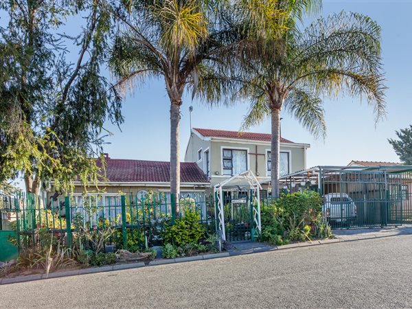4 Bedroom House 4 Bedroom House
