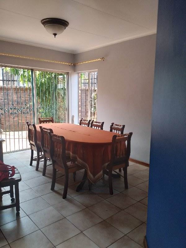 3 Bed House in Garsfontein photo number 10
