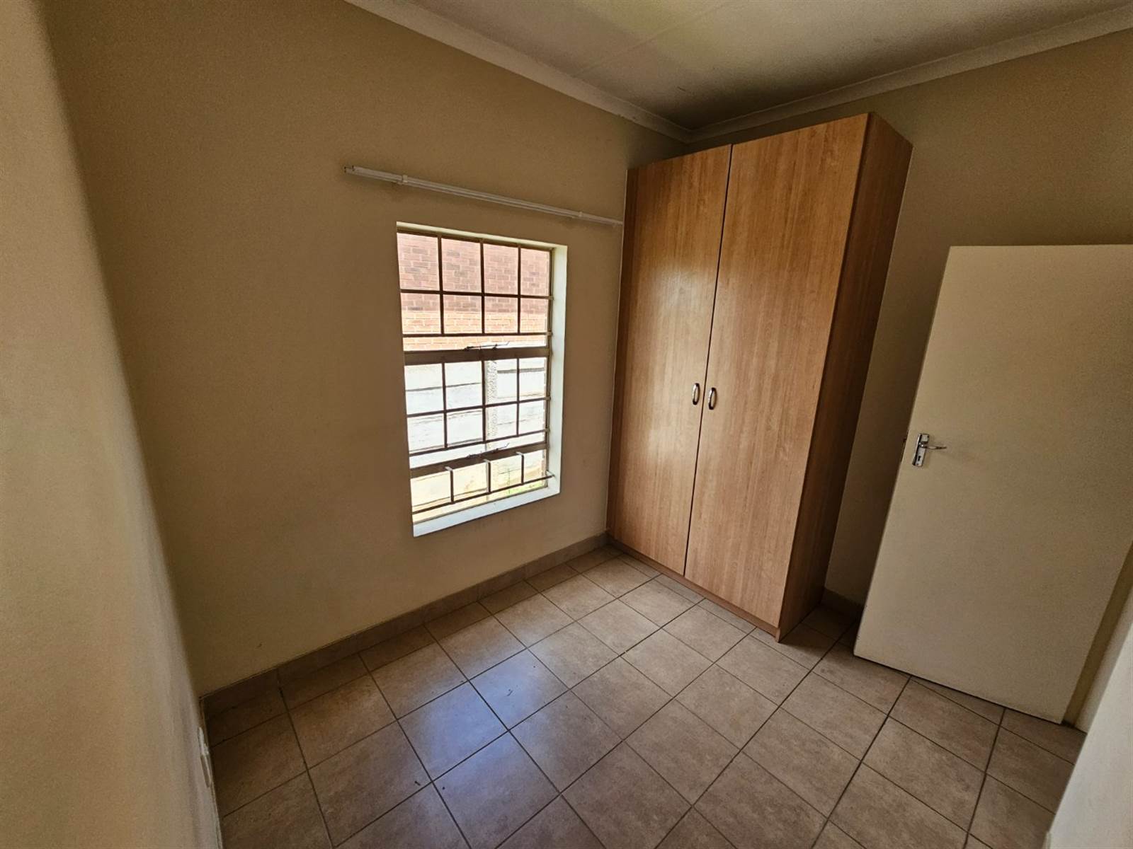 3 Bed Townhouse in Olievenhoutbosch photo number 9