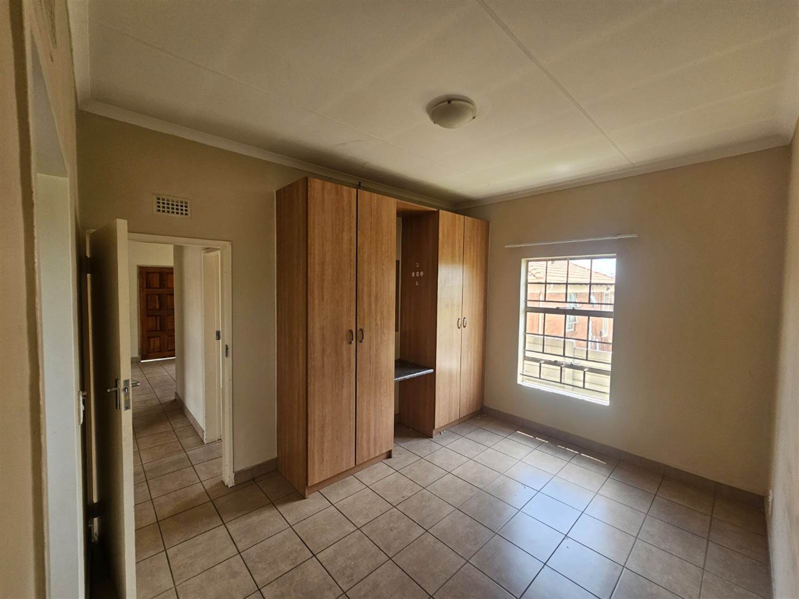 3 Bed Townhouse in Olievenhoutbosch photo number 16