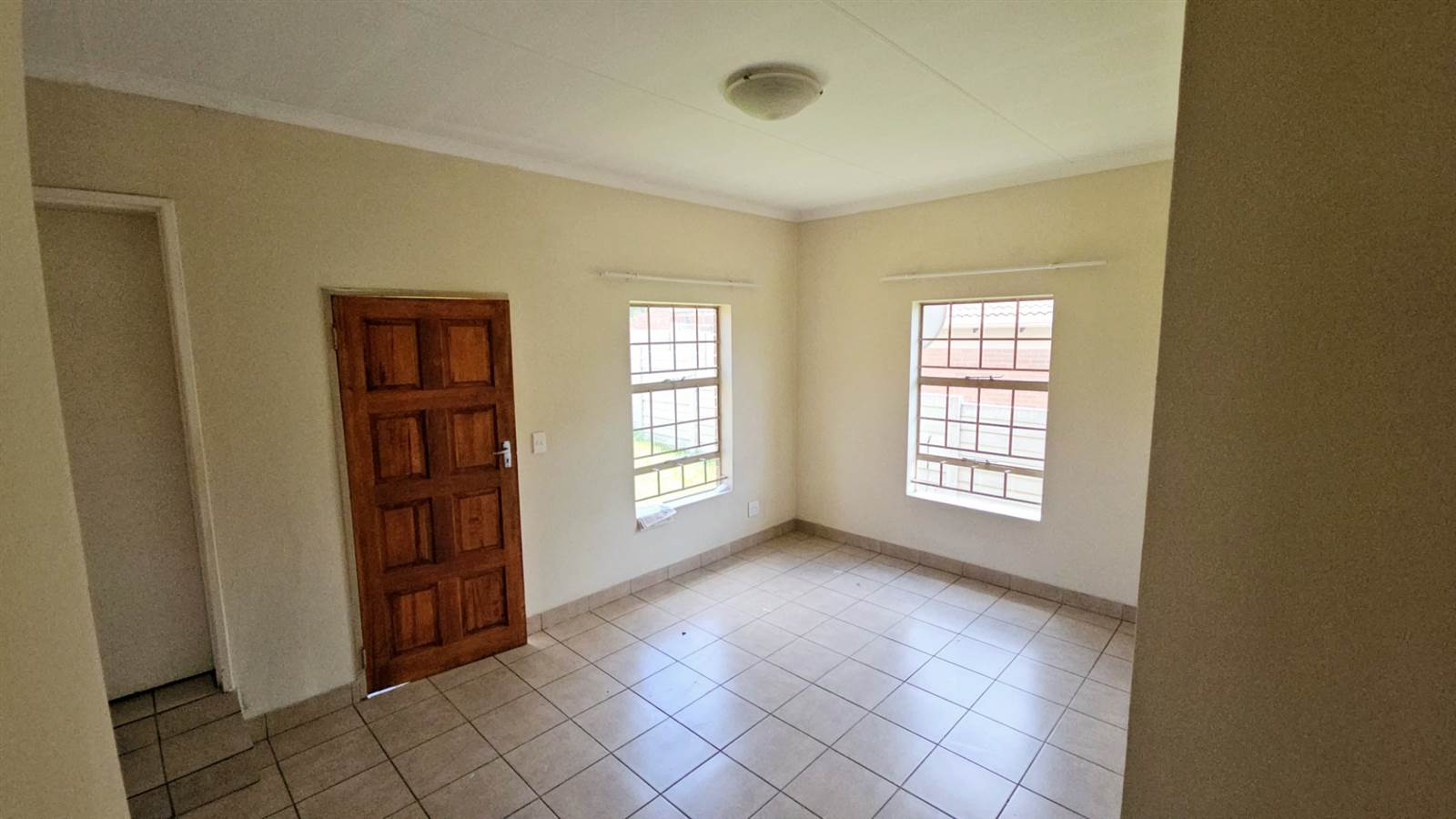 3 Bed Townhouse in Olievenhoutbosch photo number 3