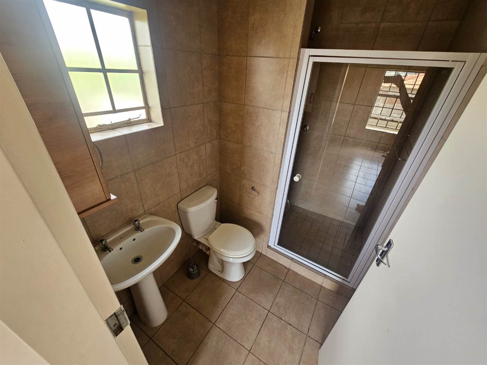 3 Bed Townhouse in Olievenhoutbosch photo number 15
