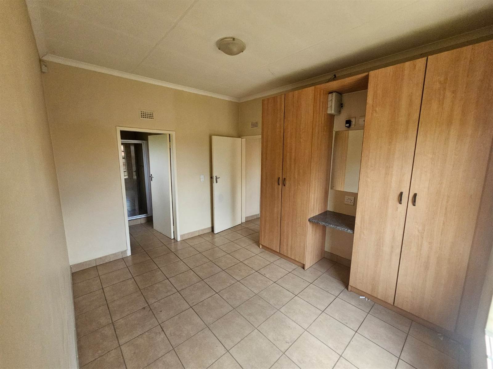 3 Bed Townhouse in Olievenhoutbosch photo number 14