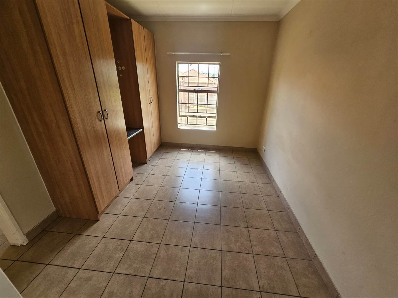 3 Bed Townhouse in Olievenhoutbosch photo number 17