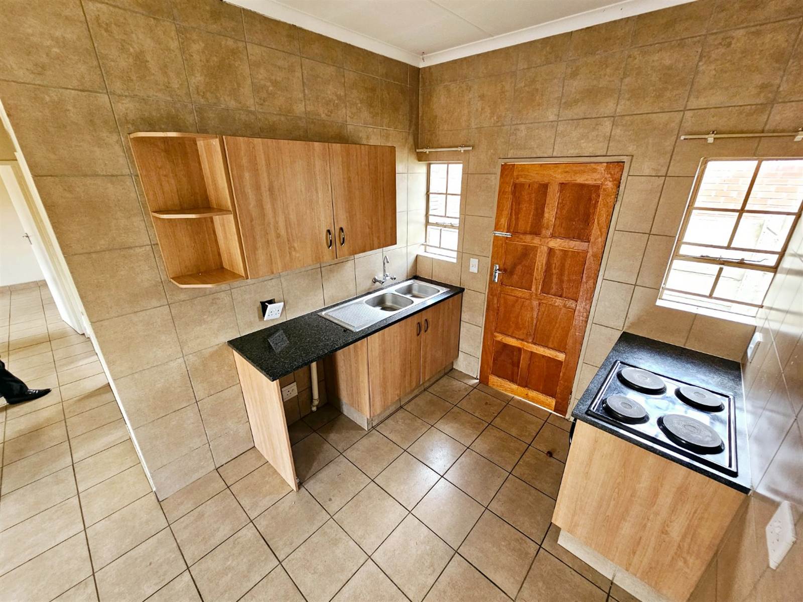 3 Bed Townhouse in Olievenhoutbosch photo number 5