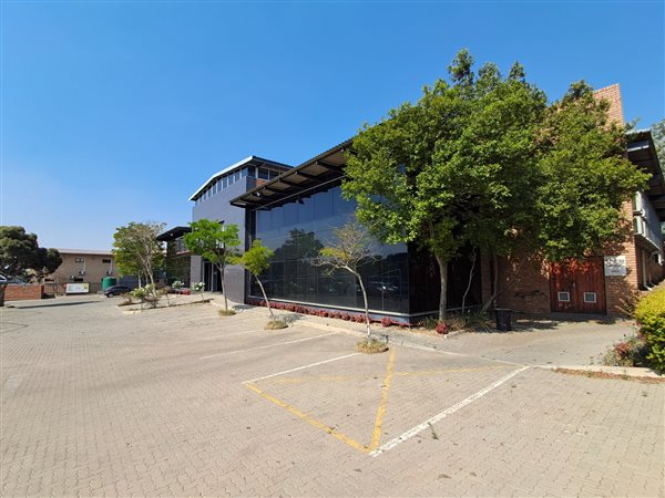 2 221  m² Commercial space