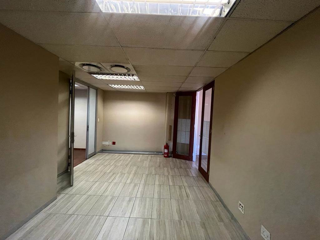 145  m² Commercial space in Houghton Estate photo number 8
