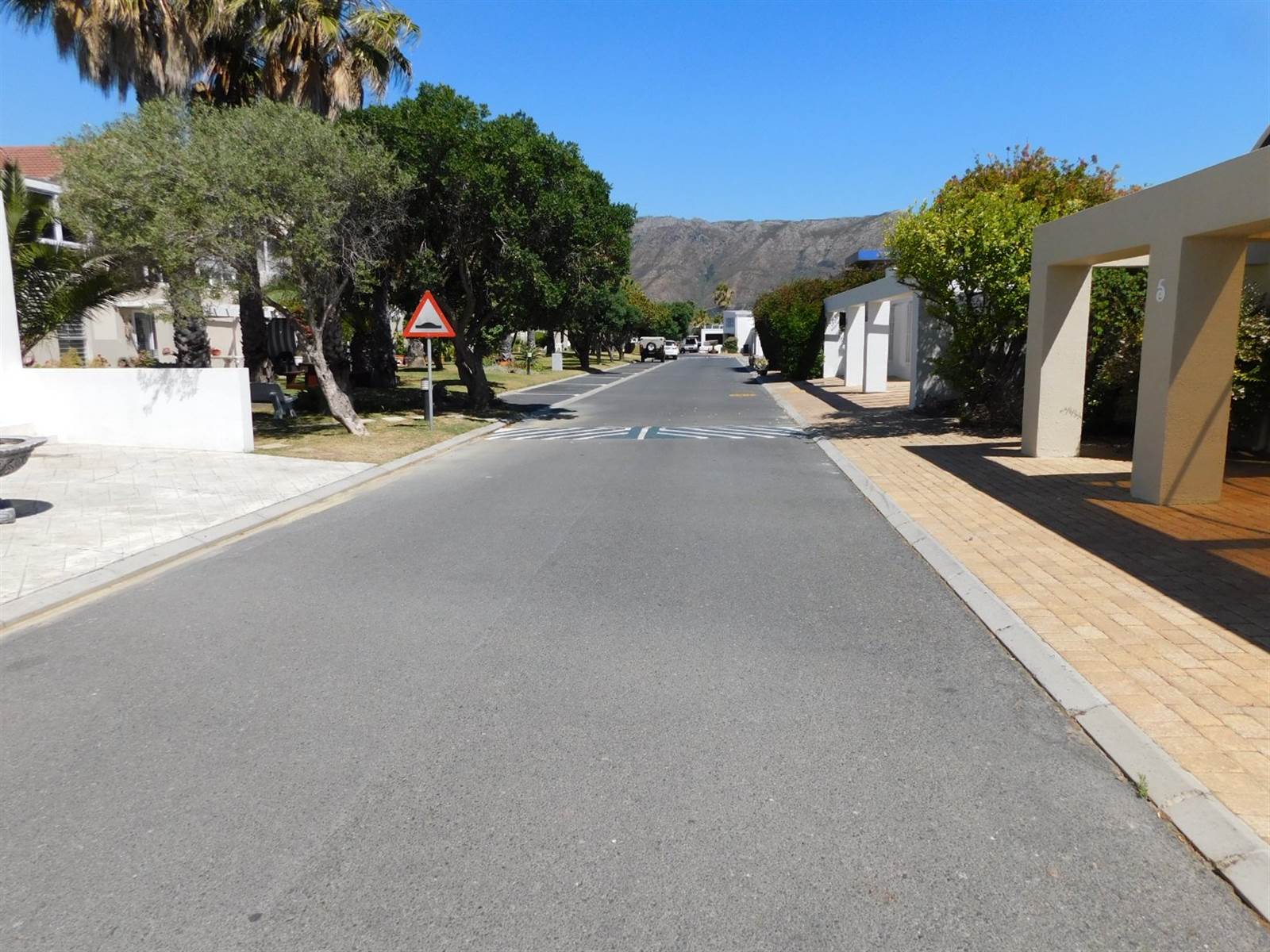 5 Bed House in Gordons Bay Central photo number 4