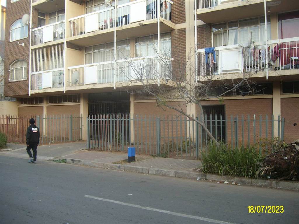 3 Bed Apartment in Berea photo number 8
