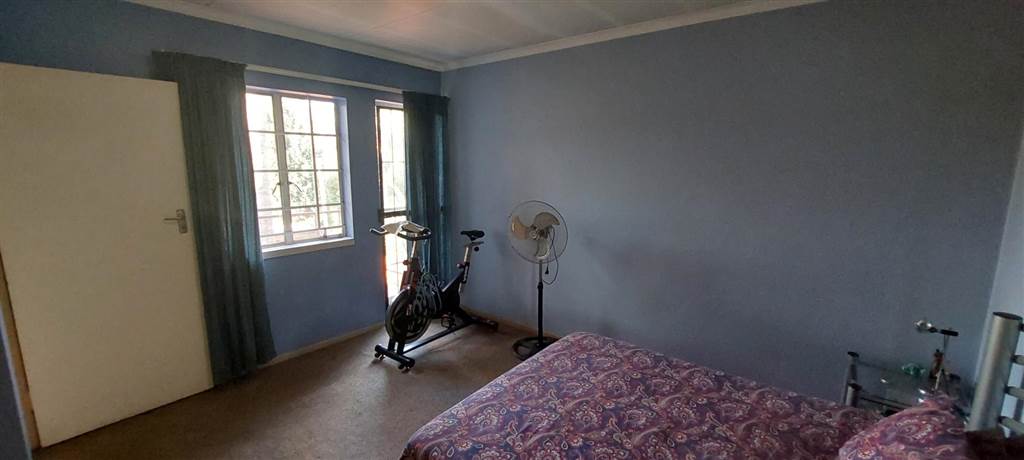2 Bed Townhouse in Rietfontein photo number 19