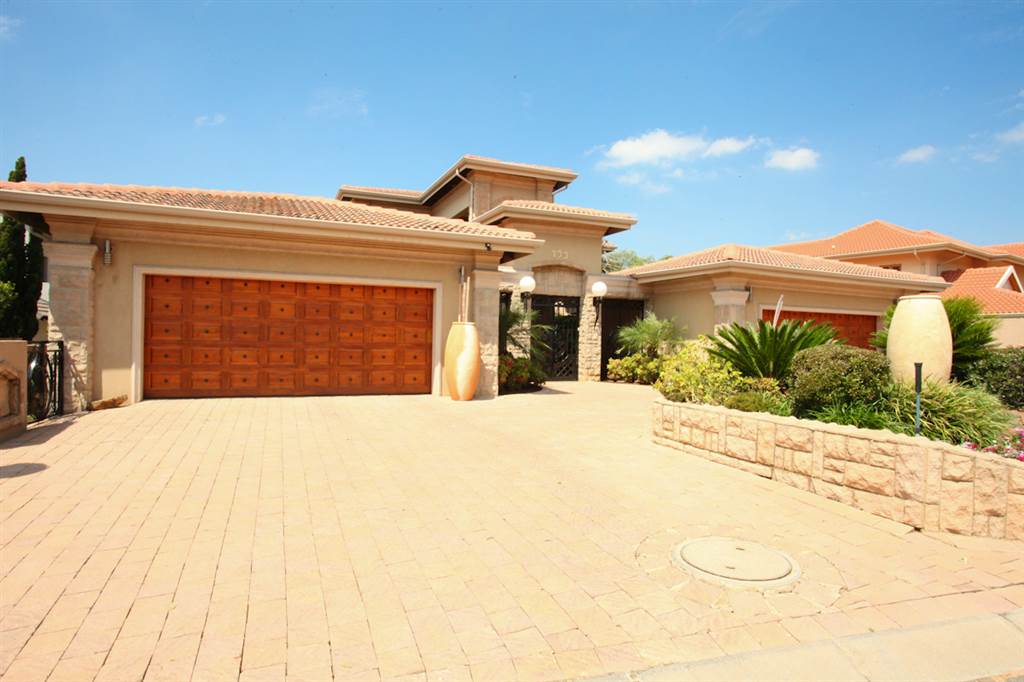 4 Bed House in Eagle Canyon Golf Estate photo number 20