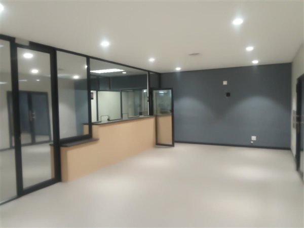 181  m² Commercial space