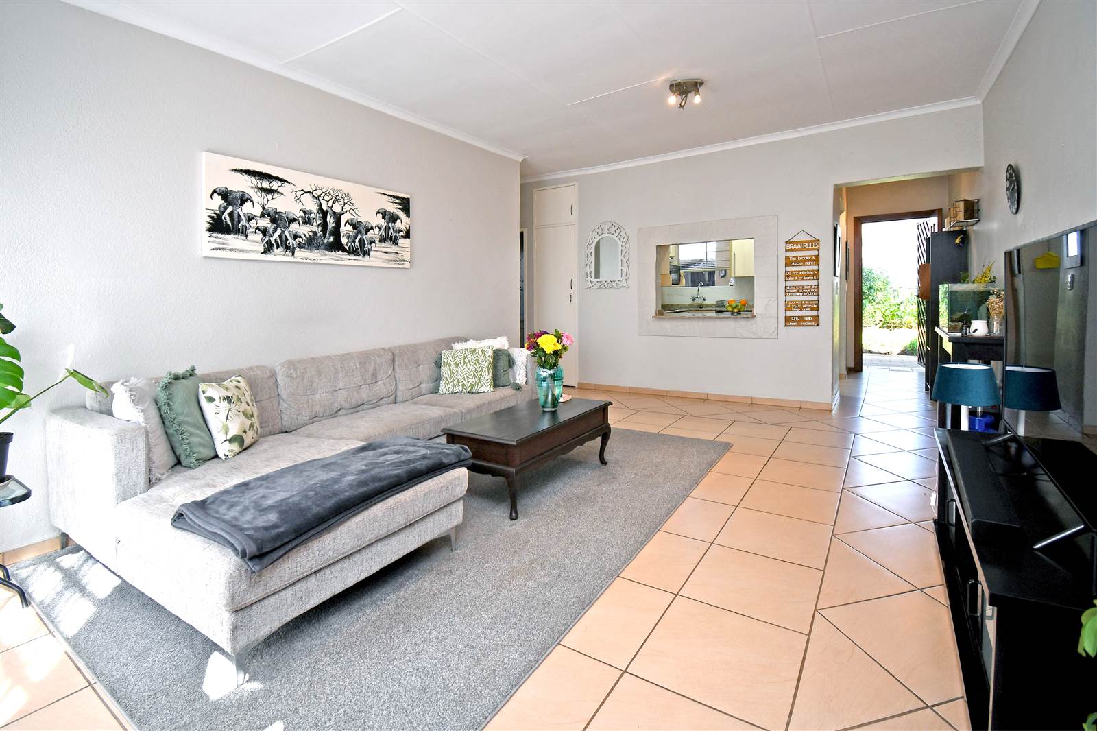 3 Bed House in Lonehill photo number 4