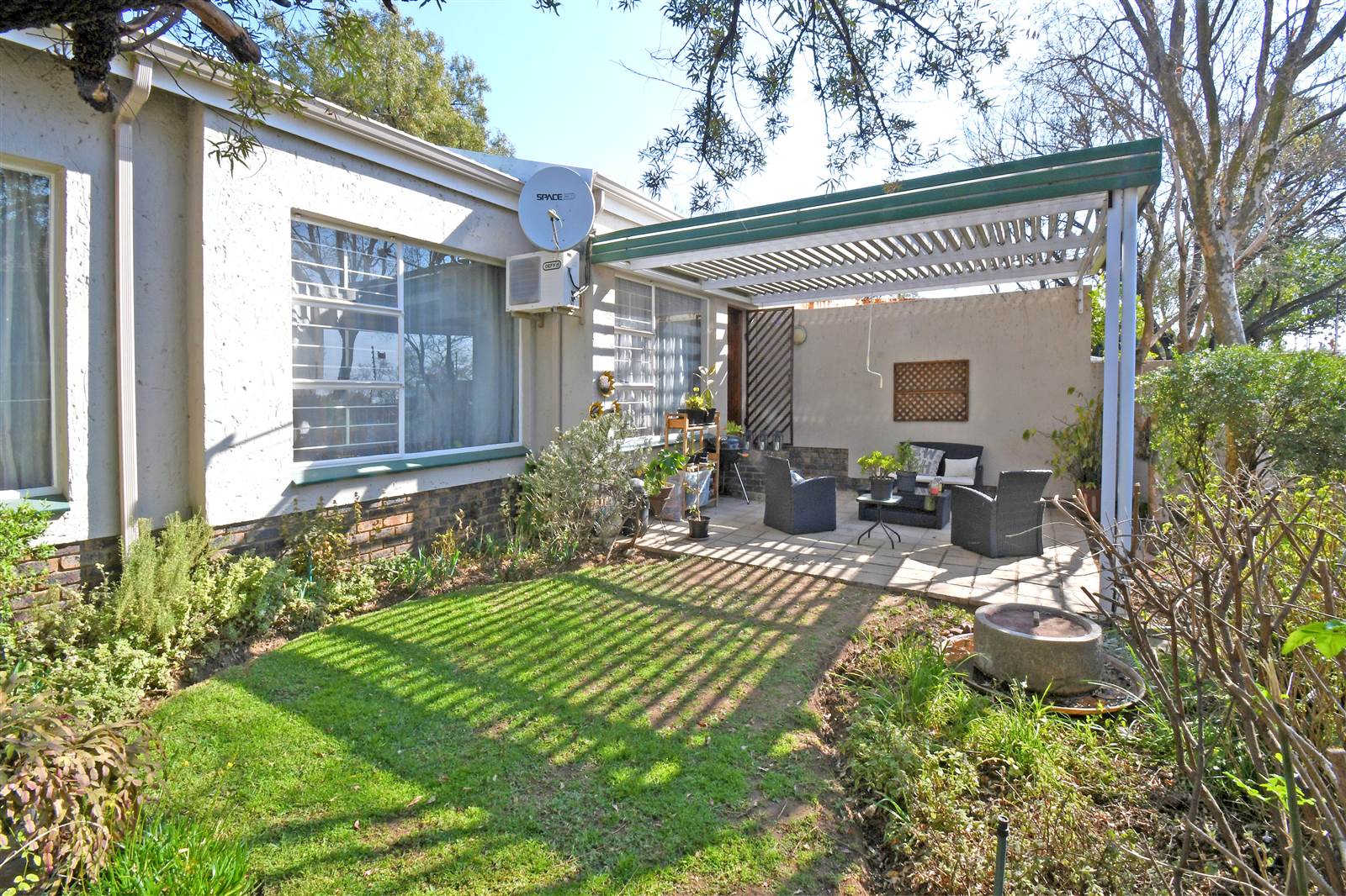 3 Bed House in Lonehill photo number 2