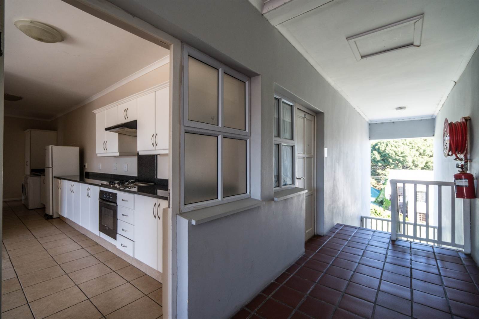 3 Bed Apartment in Grahamstown Central photo number 4