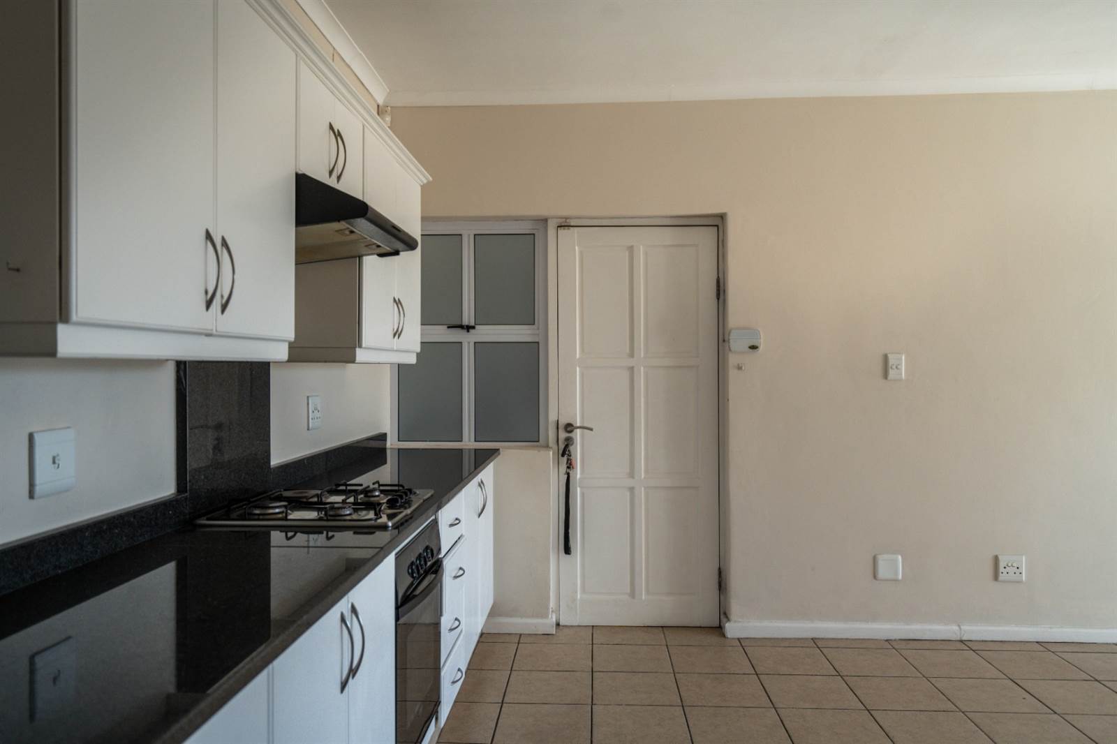 3 Bed Apartment in Grahamstown Central photo number 7