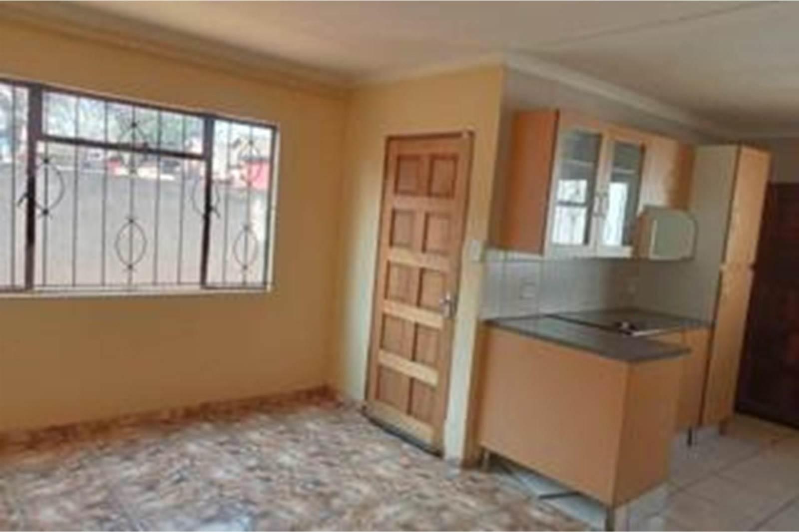 3 Bed House in Klipspruit photo number 6