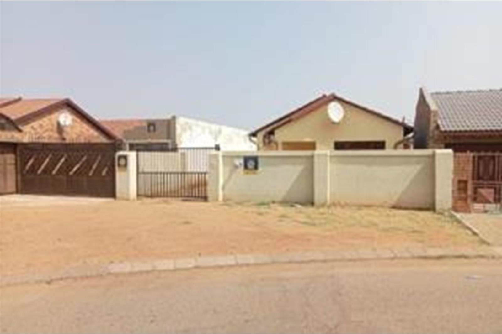 3 Bed House in Klipspruit photo number 1