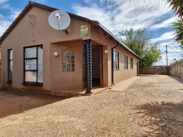 3 Bed House in Lenasia South