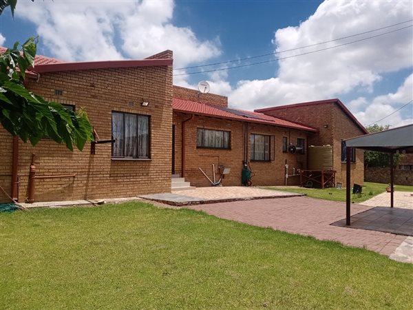 4 Bedroom House 4 Bedroom House