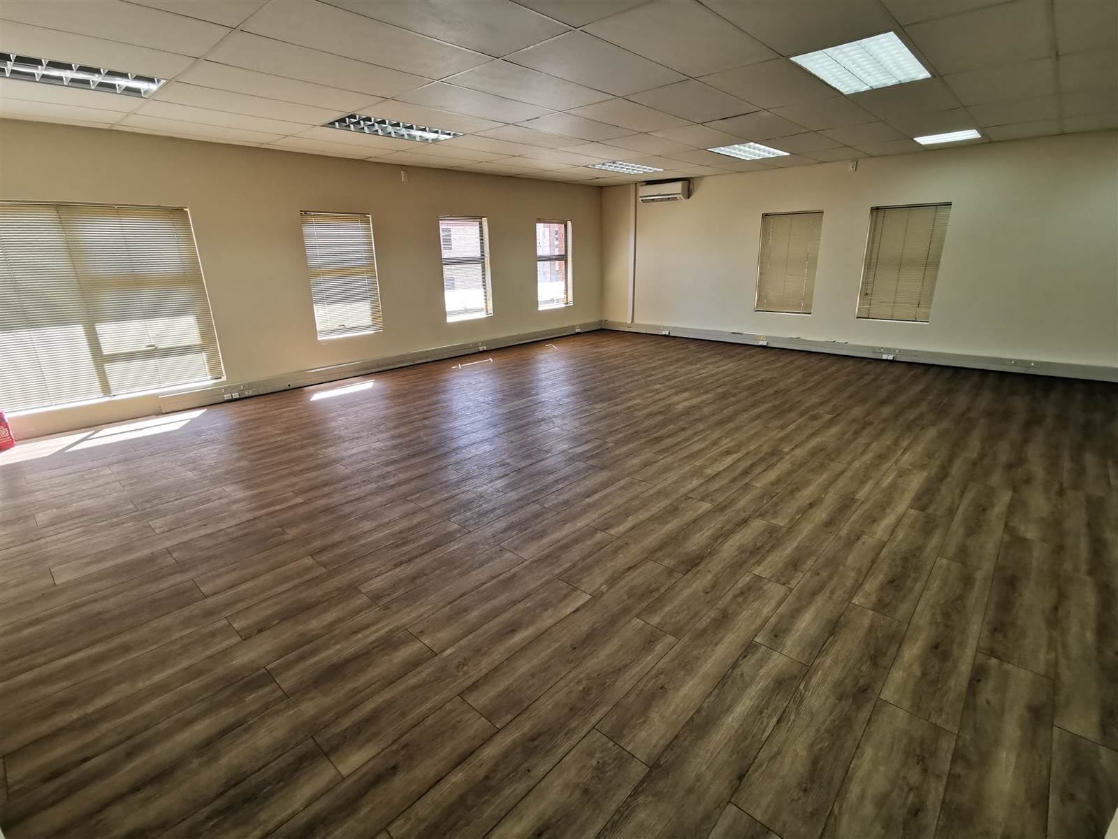 84  m² Commercial space in Wilkoppies photo number 7