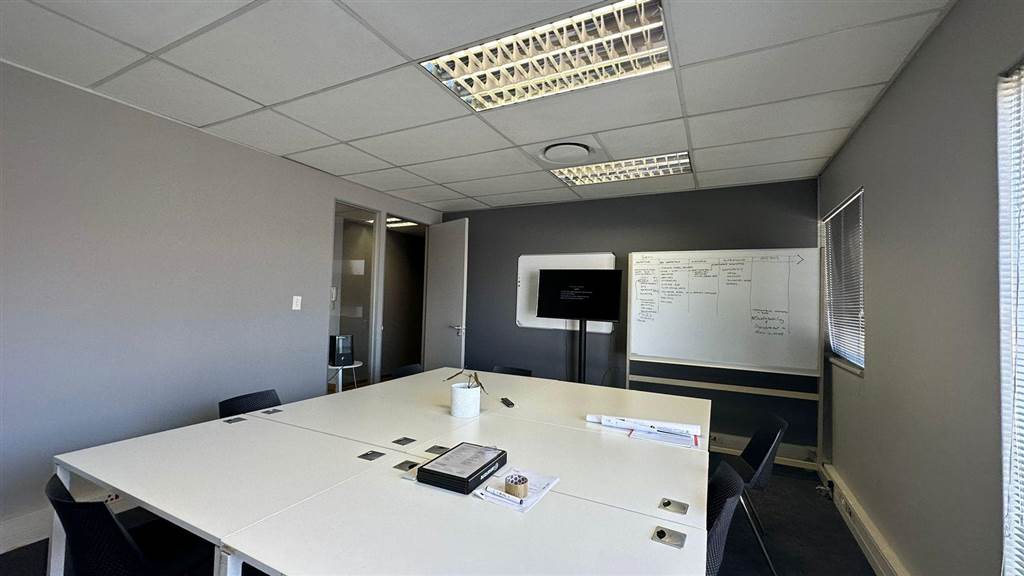 130  m² Commercial space in Route 21 Business Park photo number 10