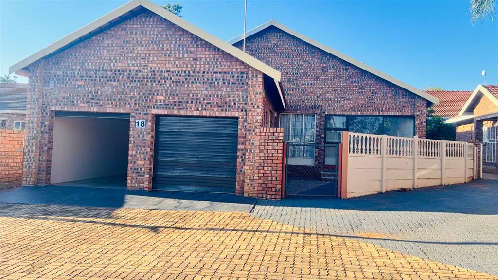 3 Bed Townhouse in Mokopane photo number 20