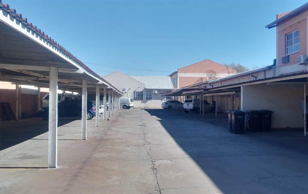 92 m² Commercial space to rent in Benoni Central RR4206101 Private