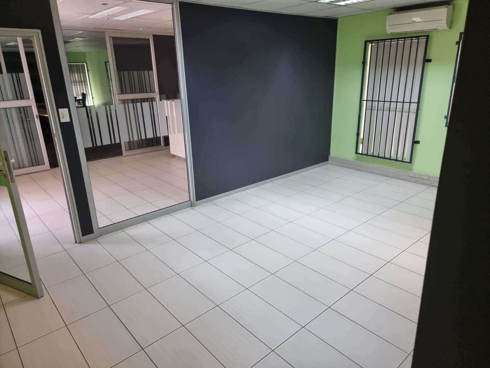 540  m² Commercial space in Kleinfontein photo number 9