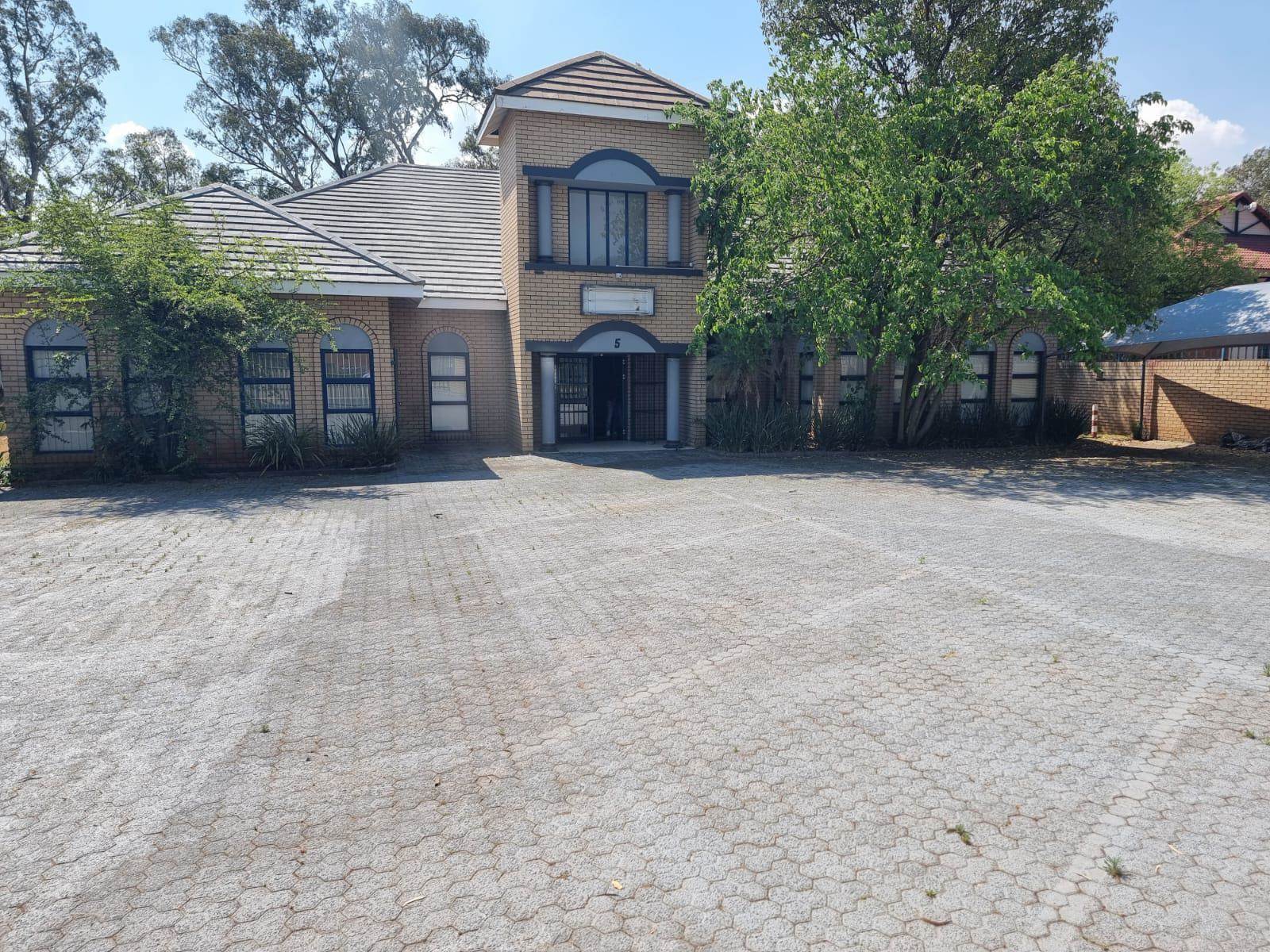 540  m² Commercial space in Kleinfontein photo number 1