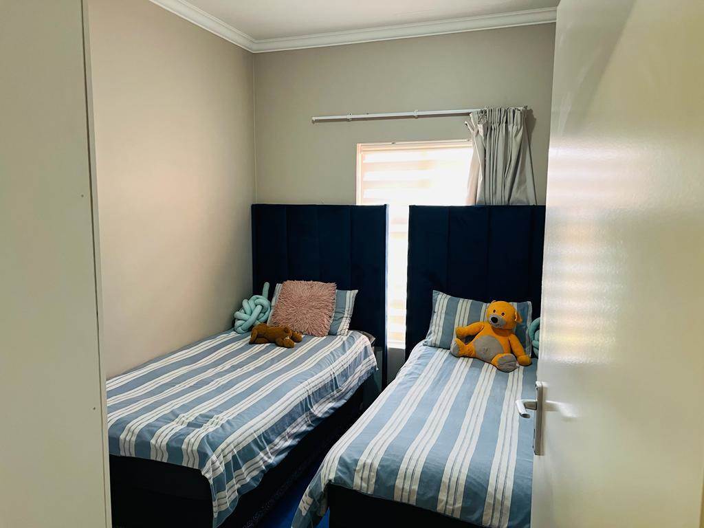 3 Bed Townhouse in Trichardt photo number 10