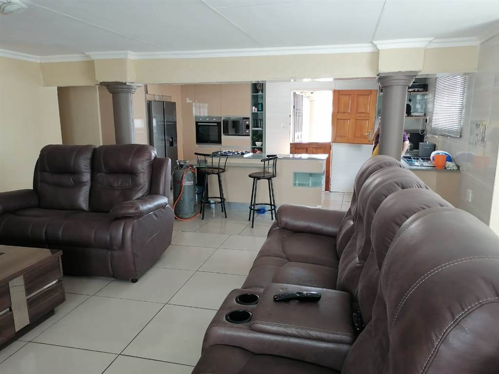 4 Bed House in Tzaneen photo number 5