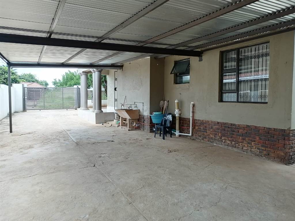 4 Bed House in Tzaneen photo number 17