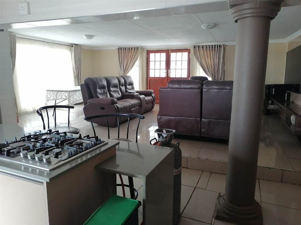 4 Bed House in Tzaneen photo number 8