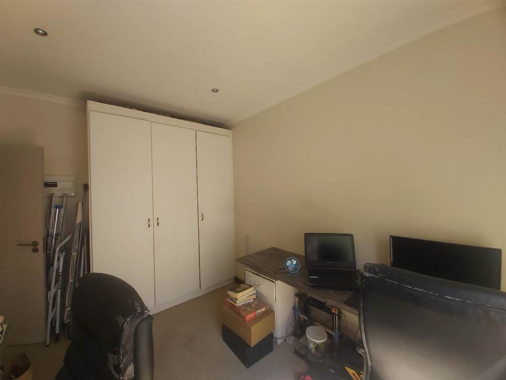 2 Bed Apartment in Beverley photo number 22