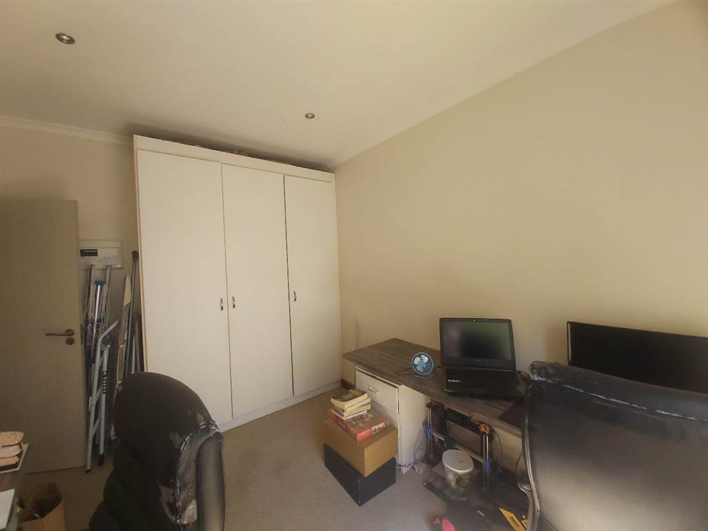 2 Bed Apartment in Beverley photo number 5