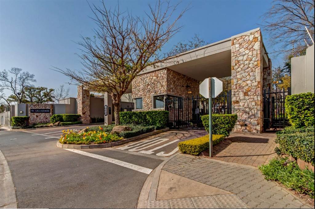 1 Bed Apartment in Lonehill photo number 21
