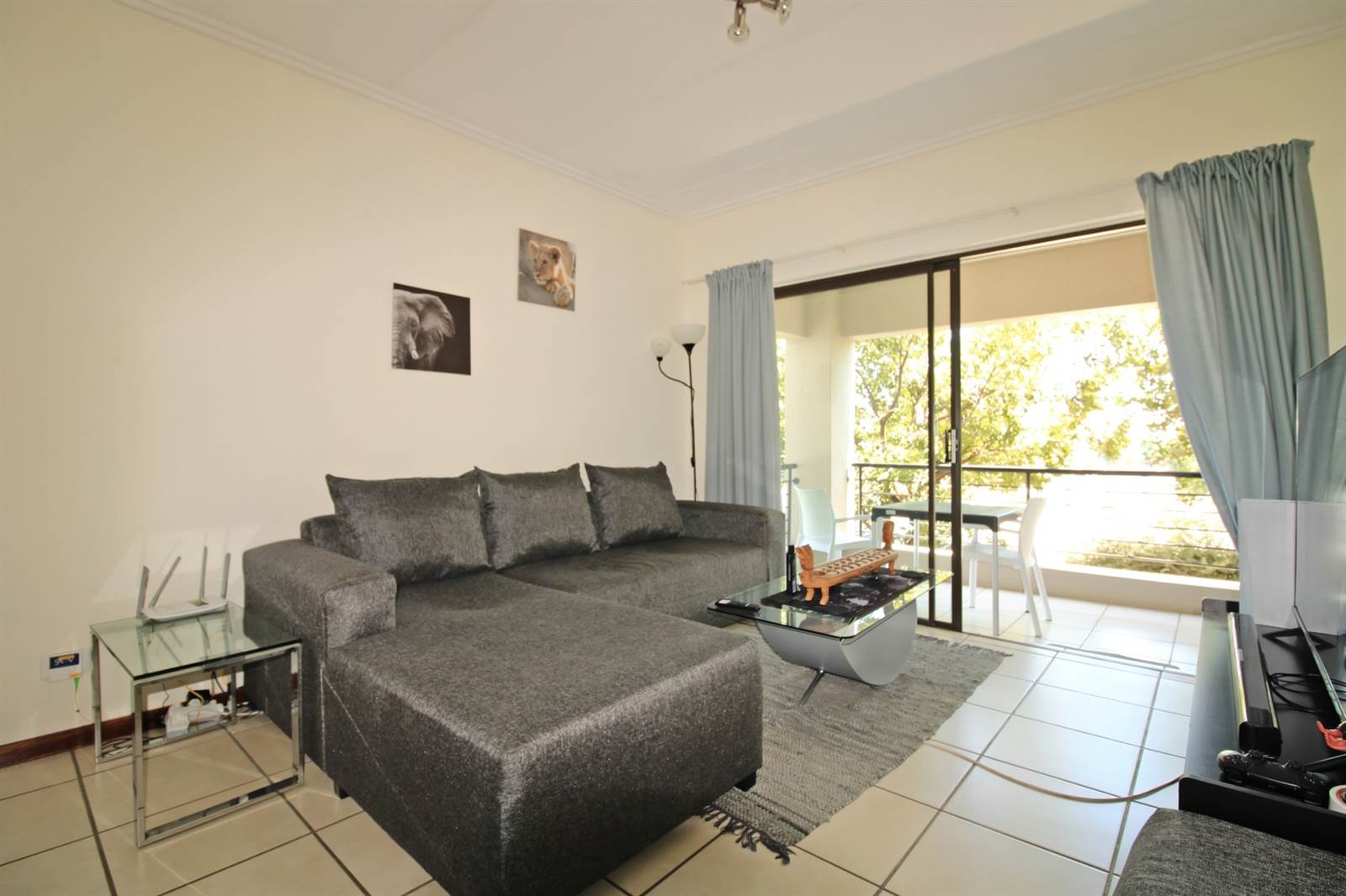 1 Bed Apartment in Lonehill photo number 5