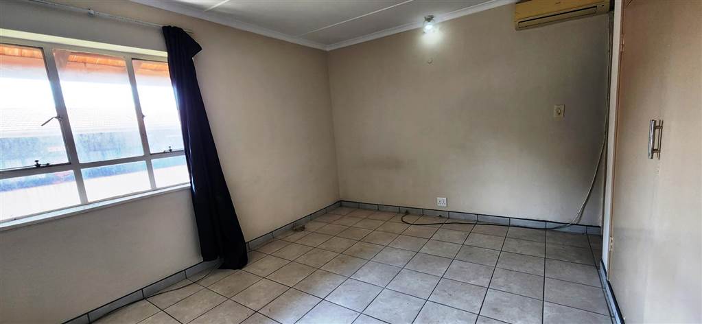 2 Bed Apartment in Musgrave photo number 11
