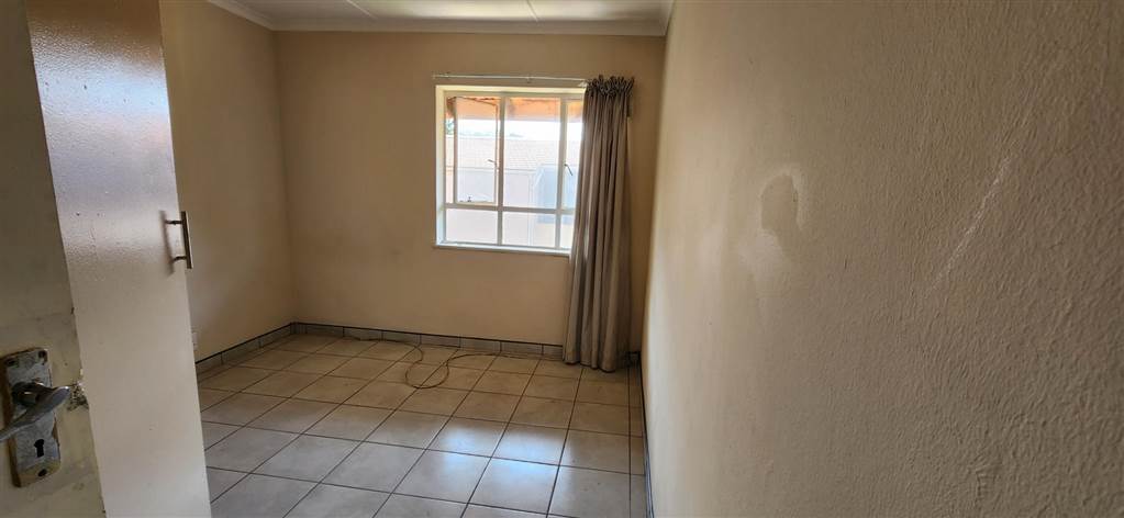 2 Bed Apartment in Musgrave photo number 14