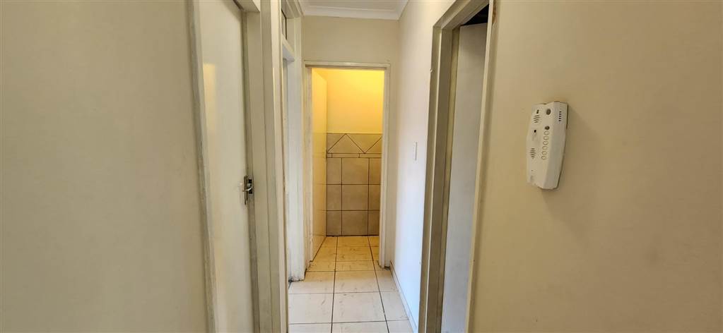 2 Bed Apartment in Musgrave photo number 8