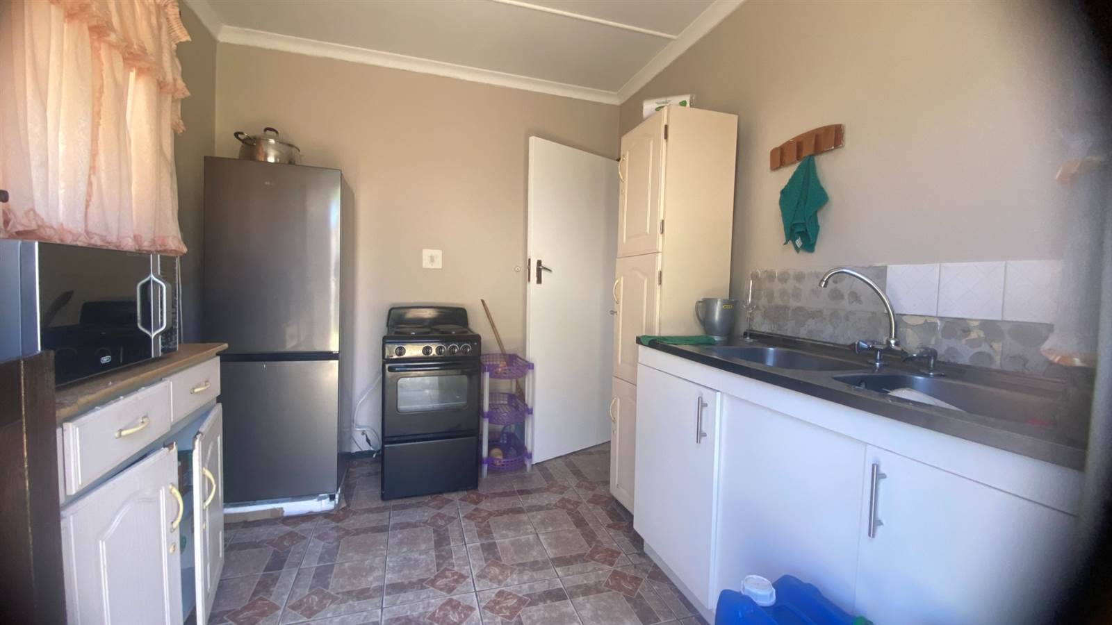 4 Bed House in Umlazi photo number 6
