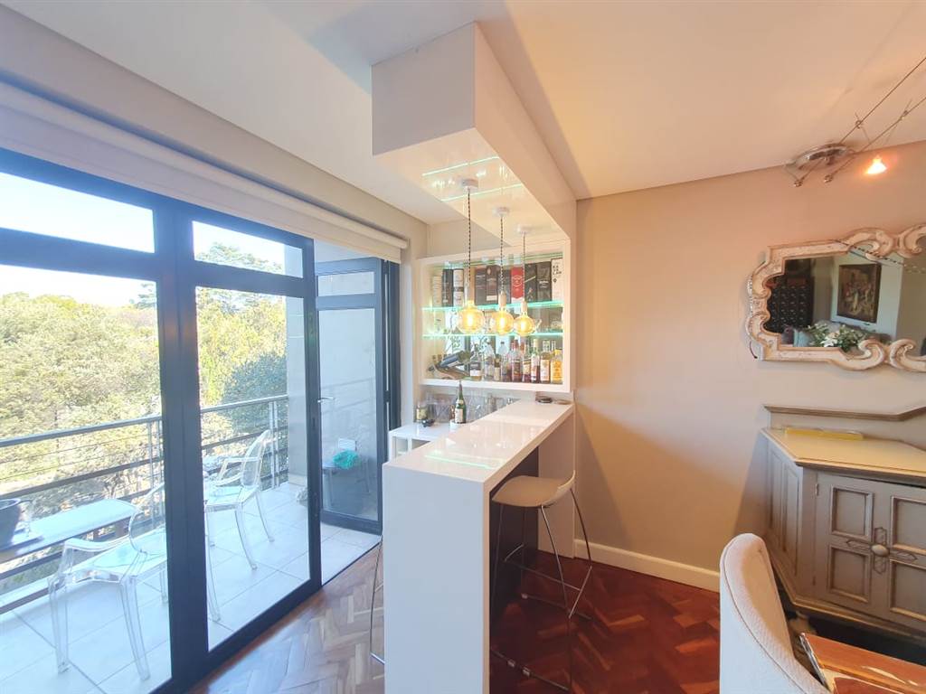 2 Bed Apartment in Greenside photo number 7