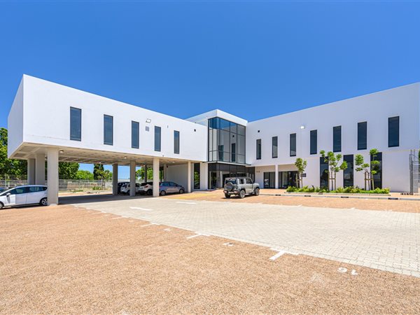 144  m² Commercial space