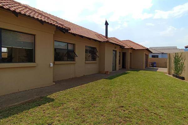 3 Bed House in Hartbeespoort Dam photo number 24