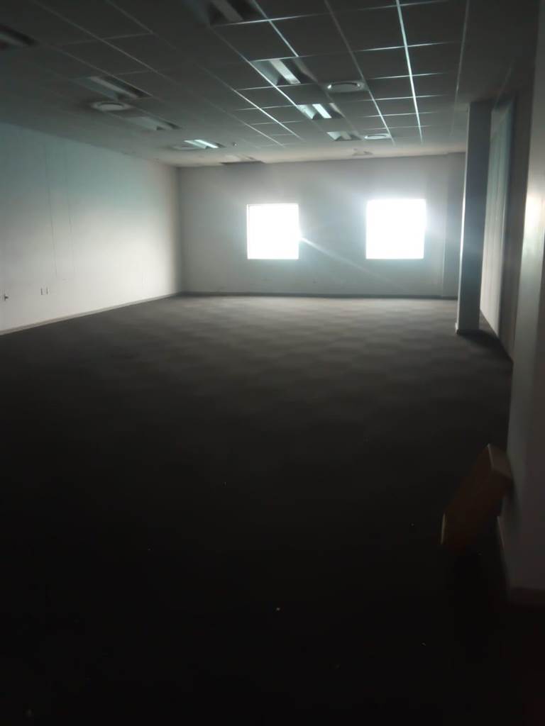 7568  m² Commercial space in Stamford Hill photo number 27