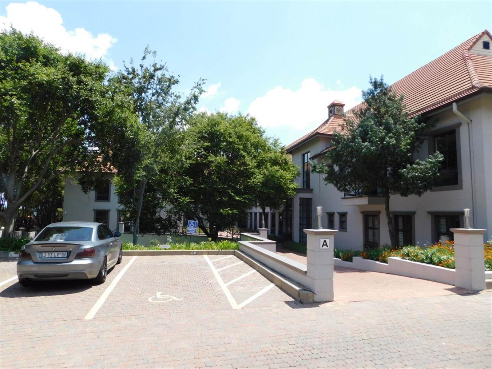 182  m² Commercial space in Bryanston photo number 1
