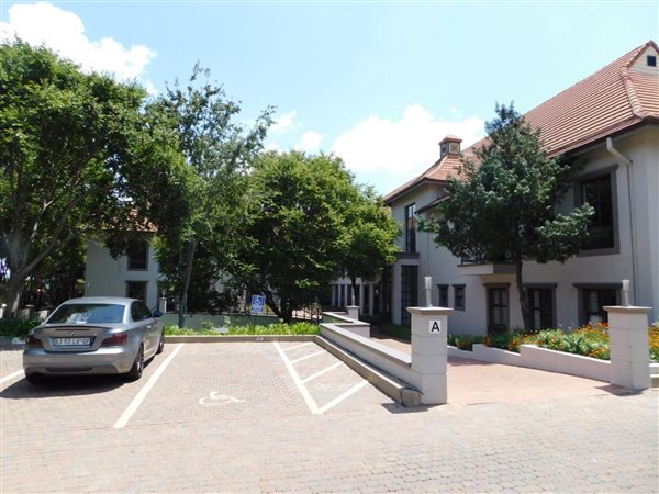 182  m² Commercial space in Bryanston