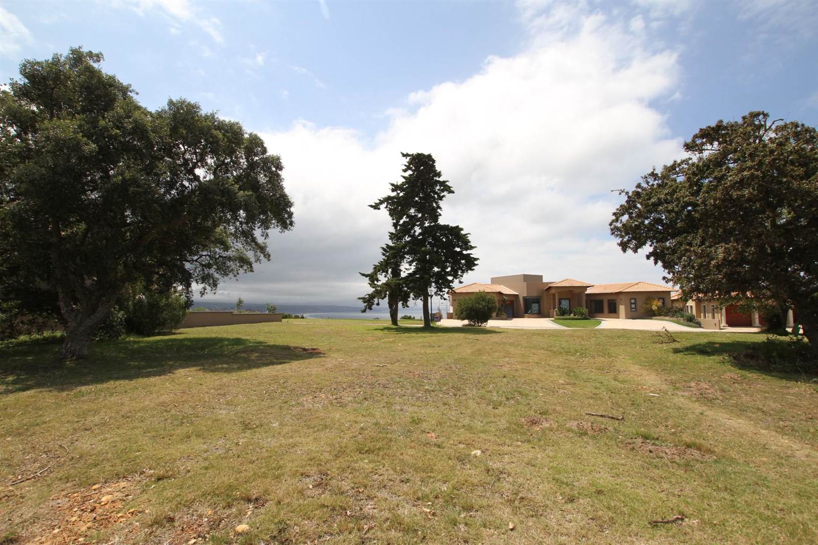 696 m² Land available in The Hill Estate photo number 1