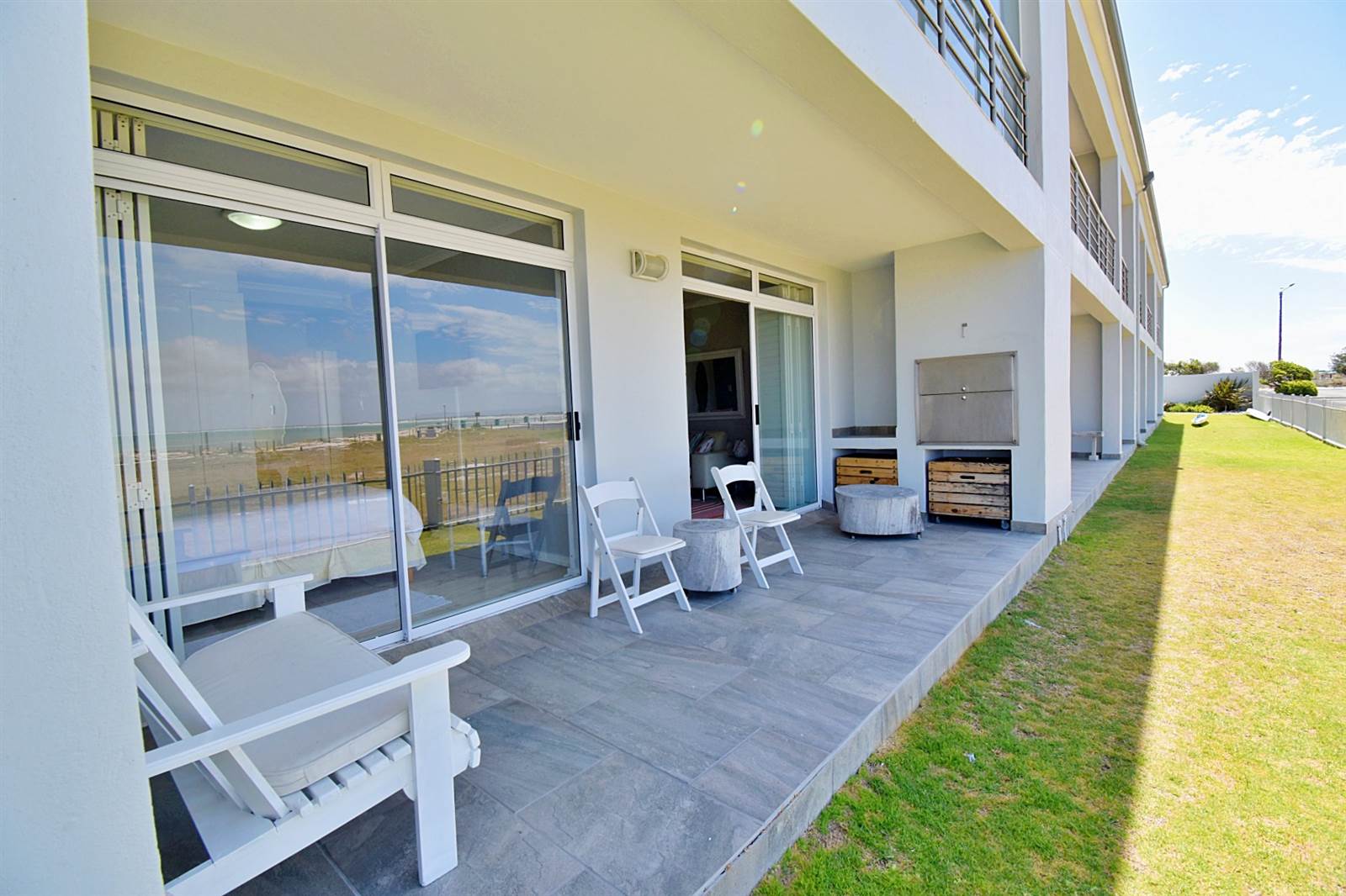 3 Bed Apartment in Struisbaai photo number 3